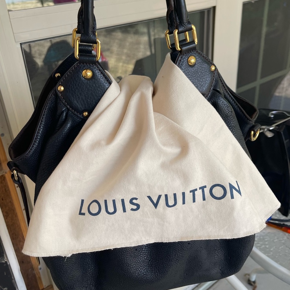 Louis Vuitton Mahina L Hobo
